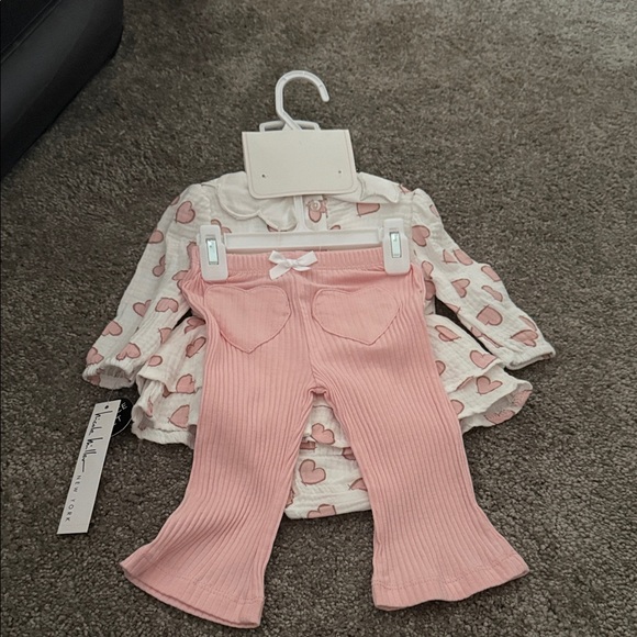 Nicole Miller Pink Heart Bib Set - Picture 4 of 4